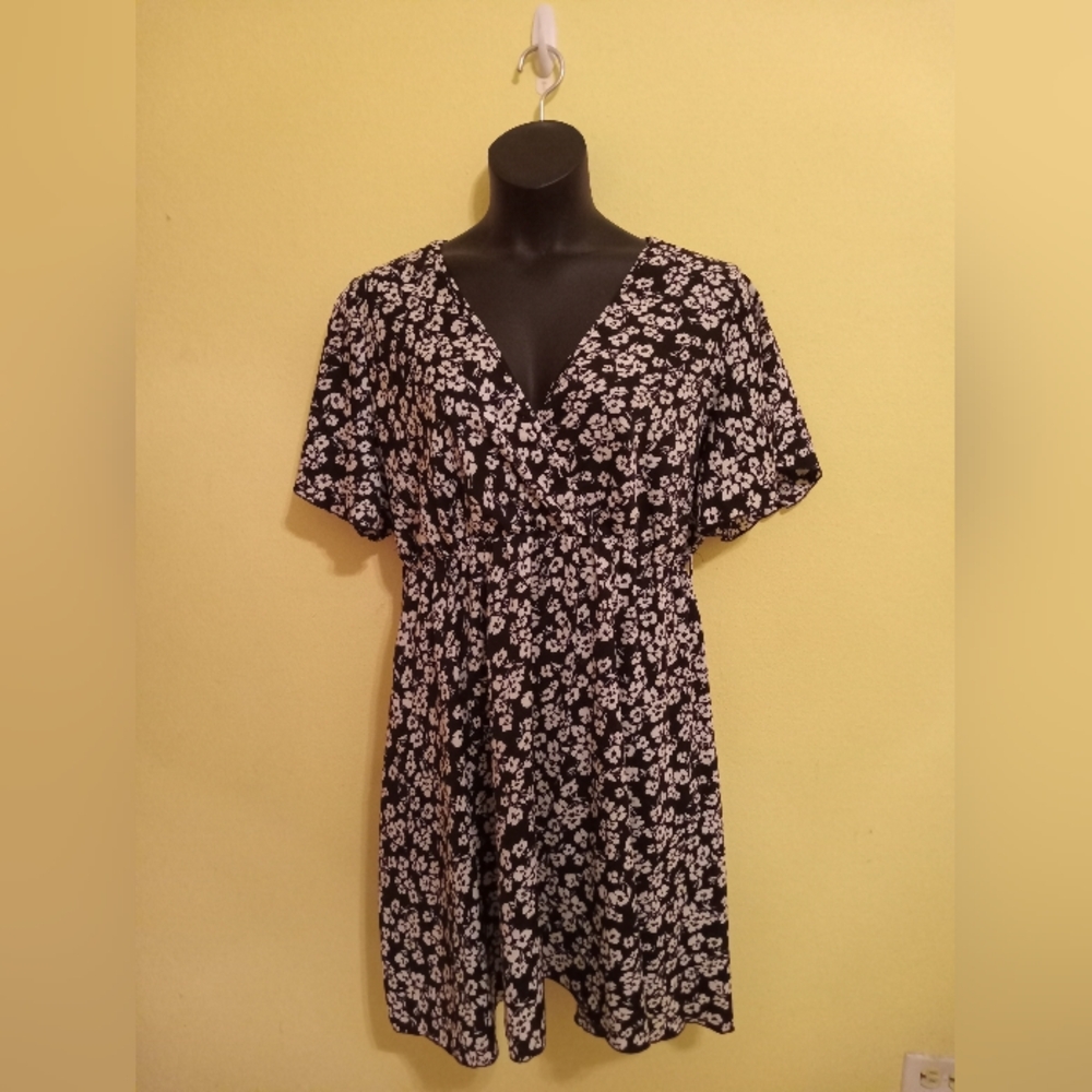 Shein Curve Black and White Floral Dress